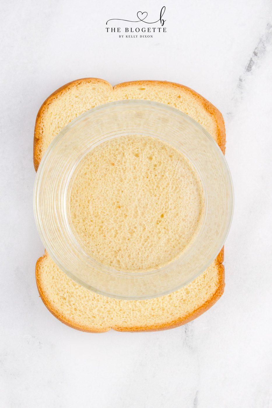 How to cut a hole in bread for an egg