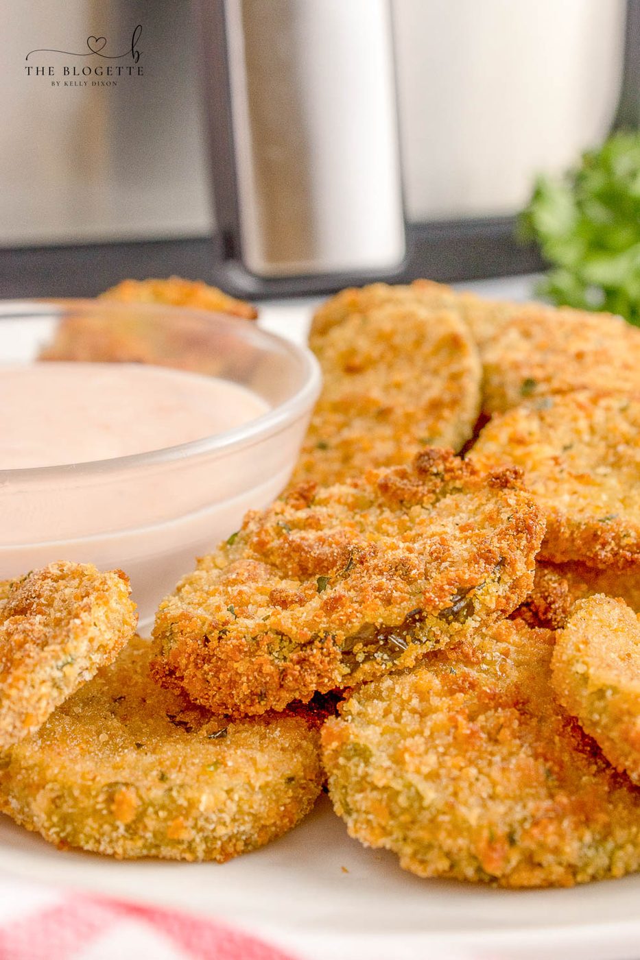 Air Fryer Fried Pickles: A satisfying and straightforward recipe for crispy dill pickle chips cooked to perfection in the air fryer.