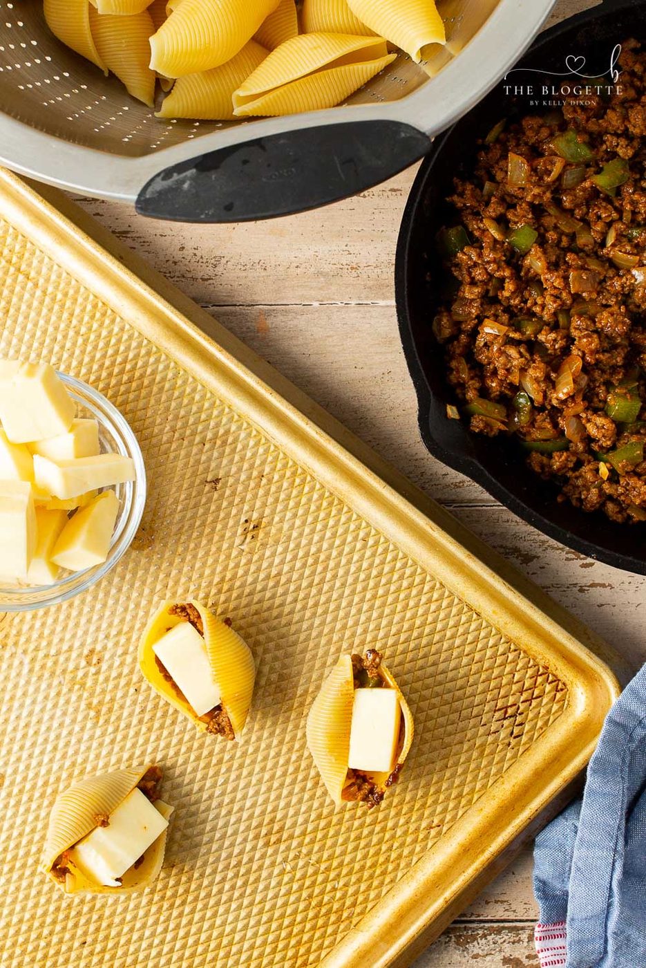 Shells with meat and cheese inside