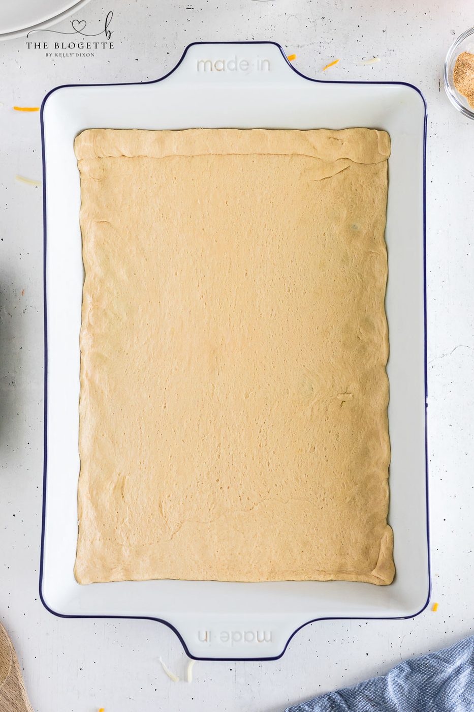 Breakfast casserole with crescent rolls