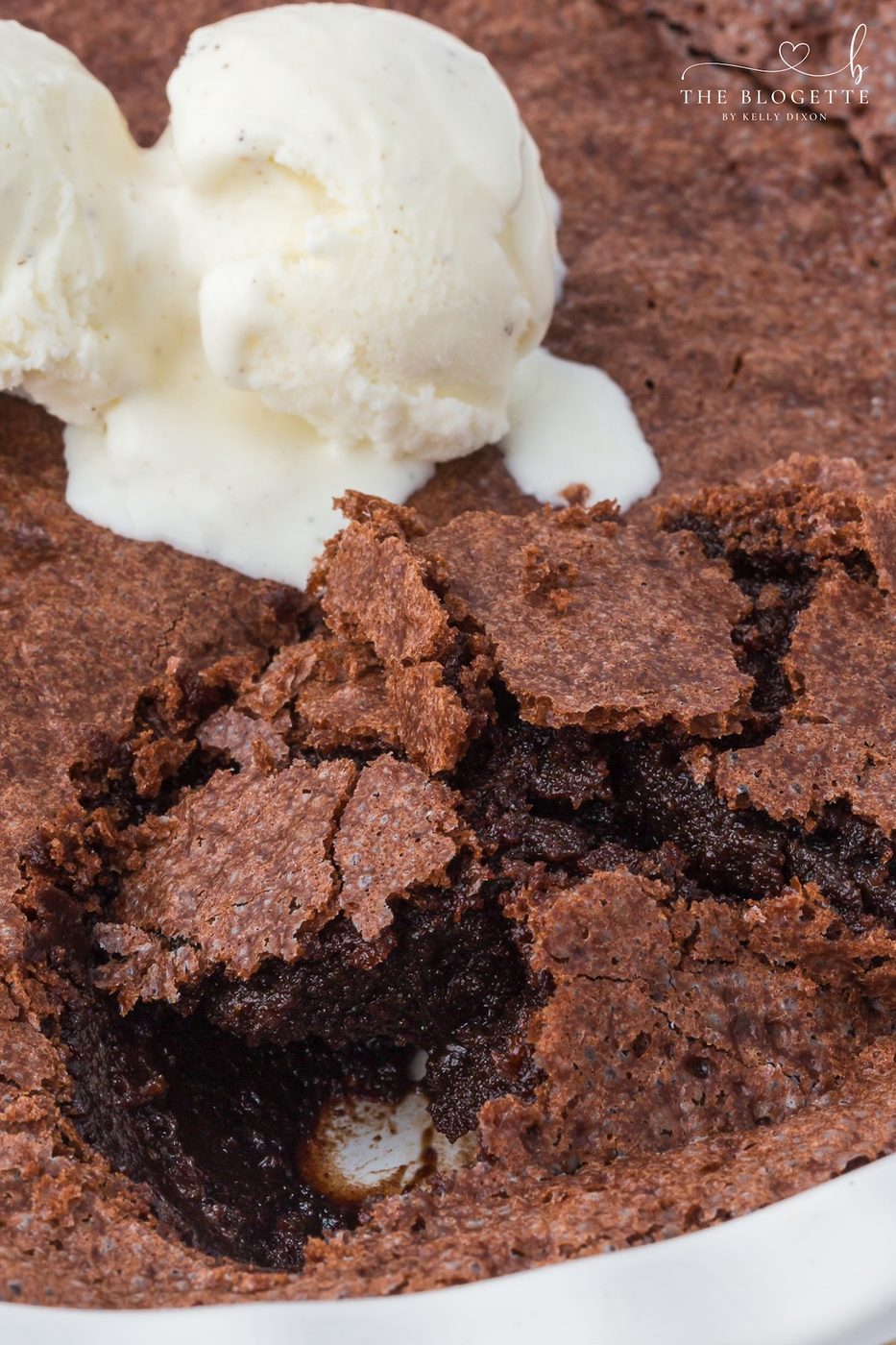 Viral Brownie Pudding With a Soft-centered Chocolate Center