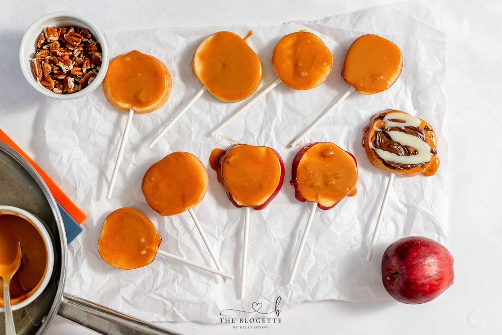 Apple slices in caramel