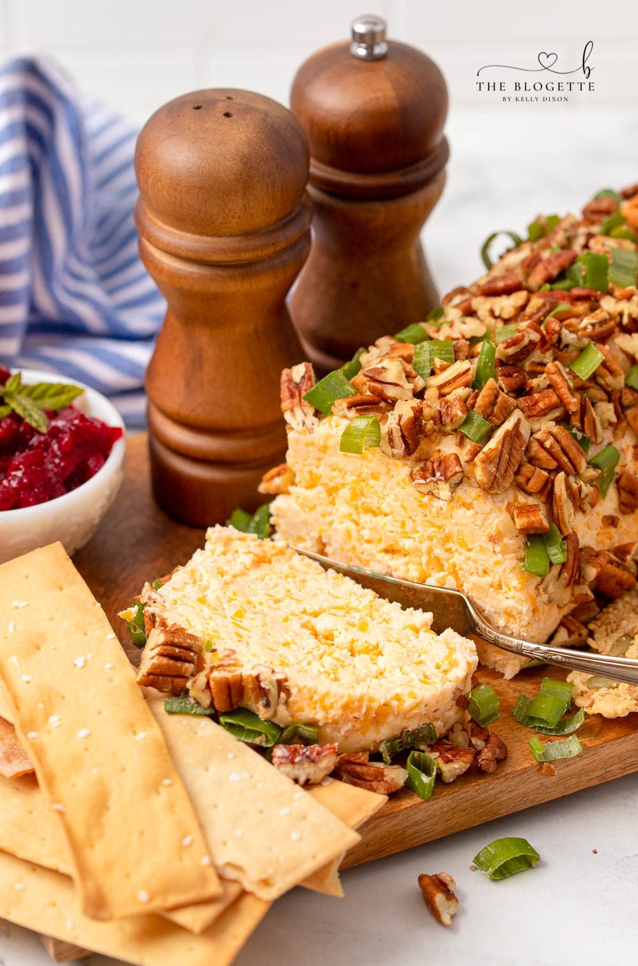 15 Minute prep creamy Cheese Log is the EASIEST and most impressive appetizer! Well-balanced appetizer for all your special occasions and parties!