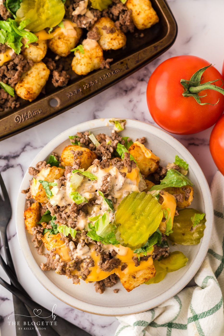 Cheeseburger Totchos are like the stacked burger version of nachos! Everything you love about a hamburger, but served on a plate like nachos - YUMMY!