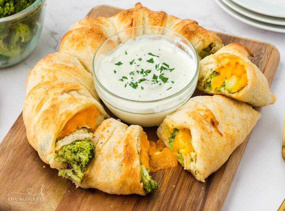 Cheesy Chicken & Broccoli Ring