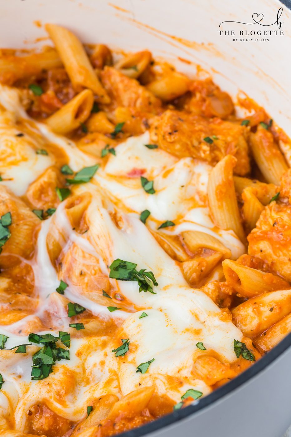 Looking for a speedy and straightforward dinner idea? This one pot chicken parmesan pasta recipe is simple, tasty, and minimal clean-up!