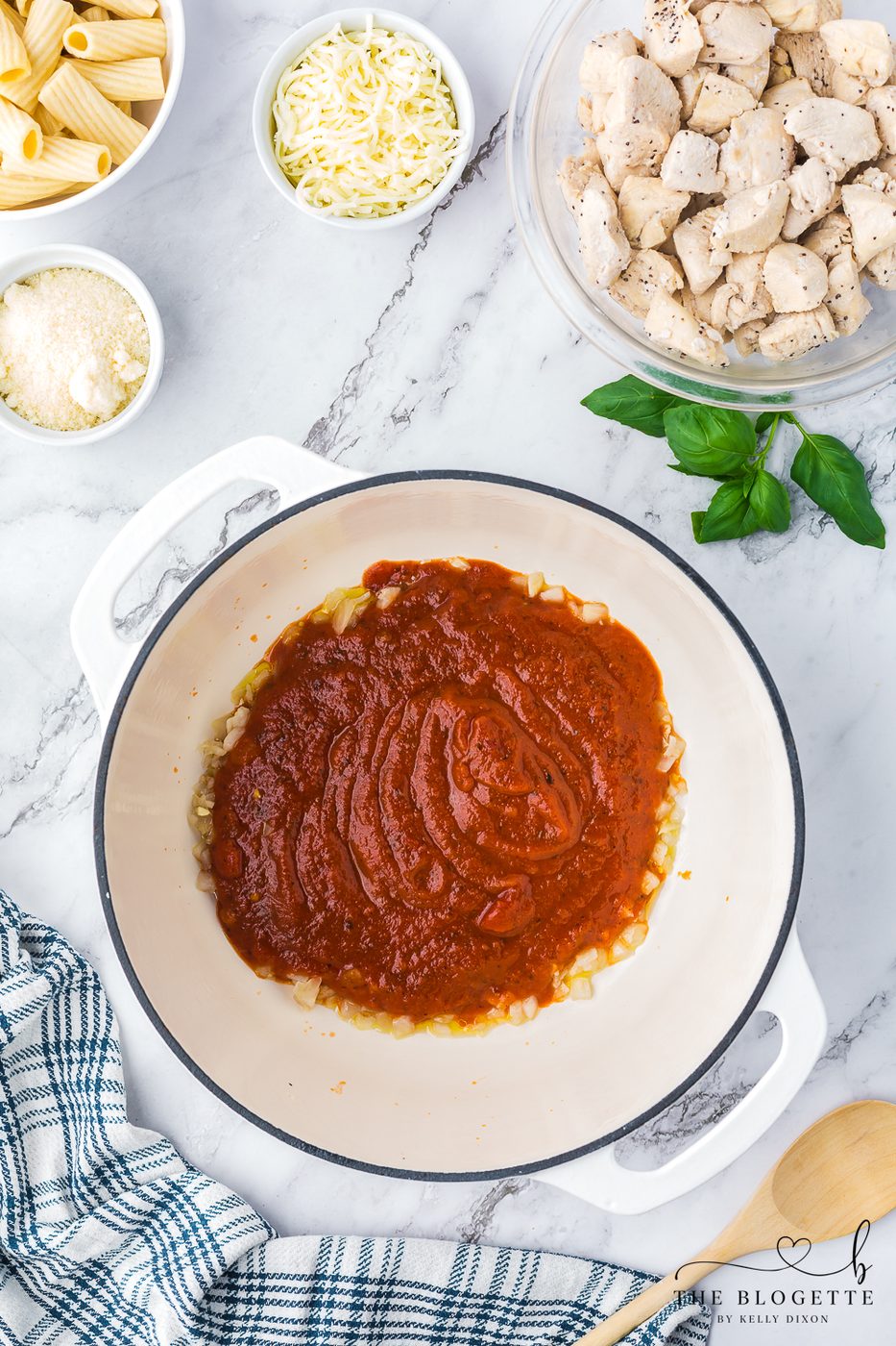 Onion and marinara sauce