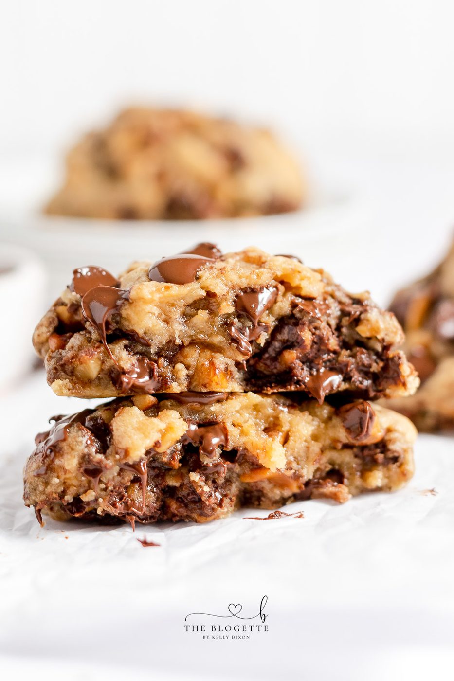A favorite CHOCOLATE CHIP COOKIES recipe ever! These bakery-style cookies are warm, soft, and thick.
