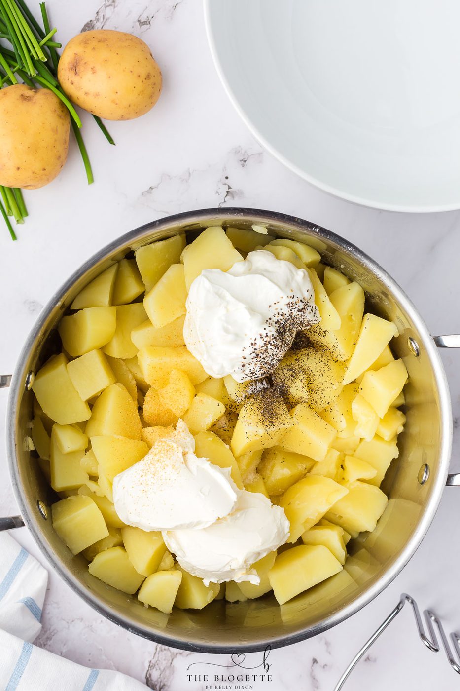 Mashed potatoes with cream cheese and sour cream