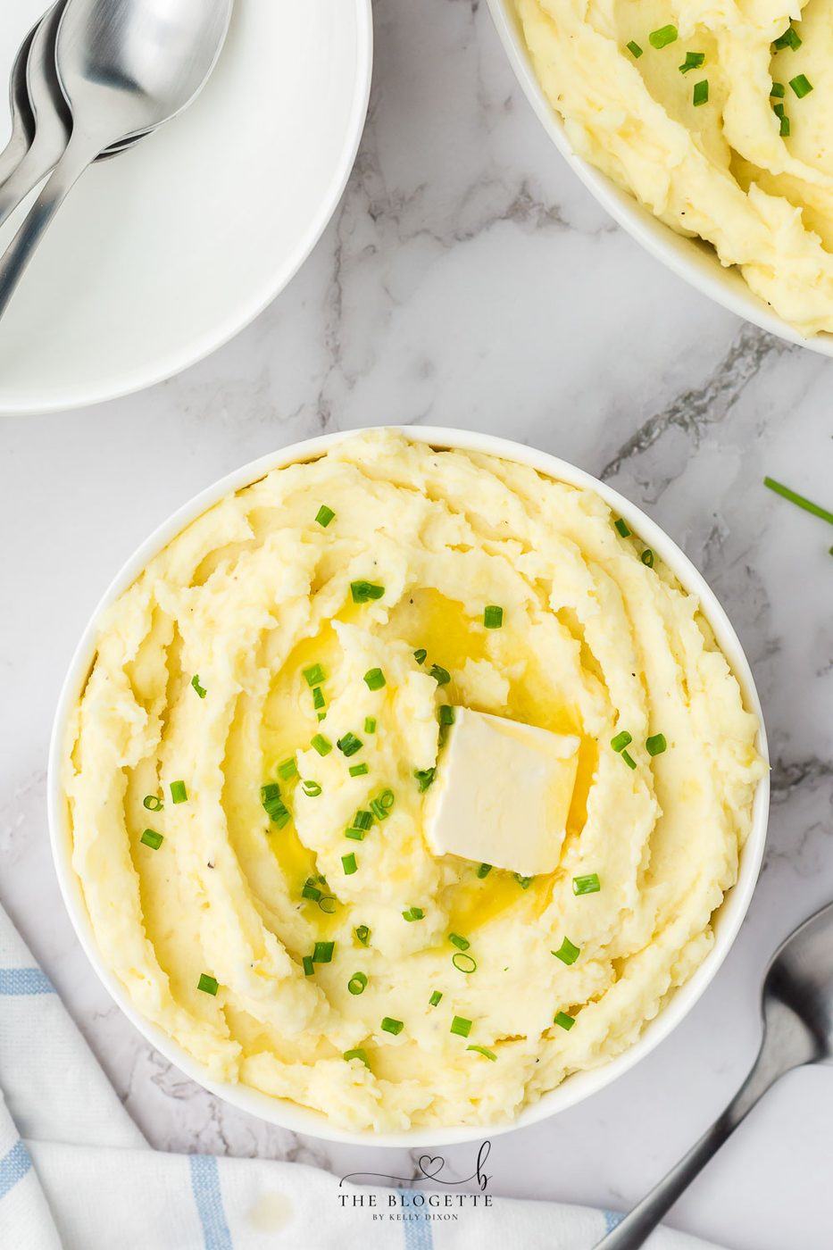 Cream Cheese Mashed Potatoes - Thick and creamy from-scratch mashed potatoes. Great as a side dish and an absolute staple recipe for the holidays!