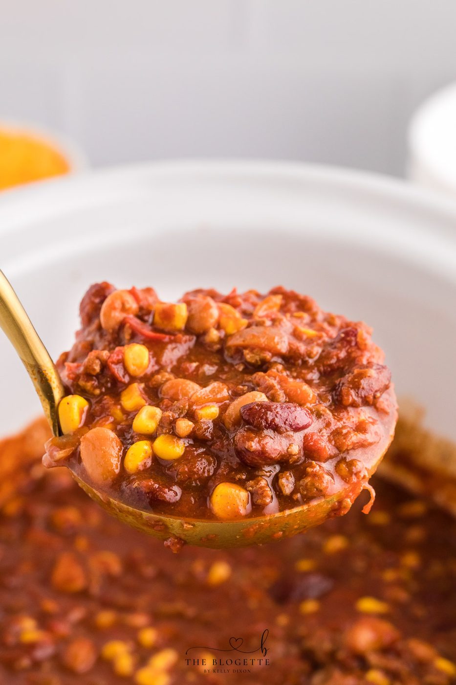 This is an straightforward slow-cooker chili recipe! The low and slow cooking process creates the juiciest and richest flavor.