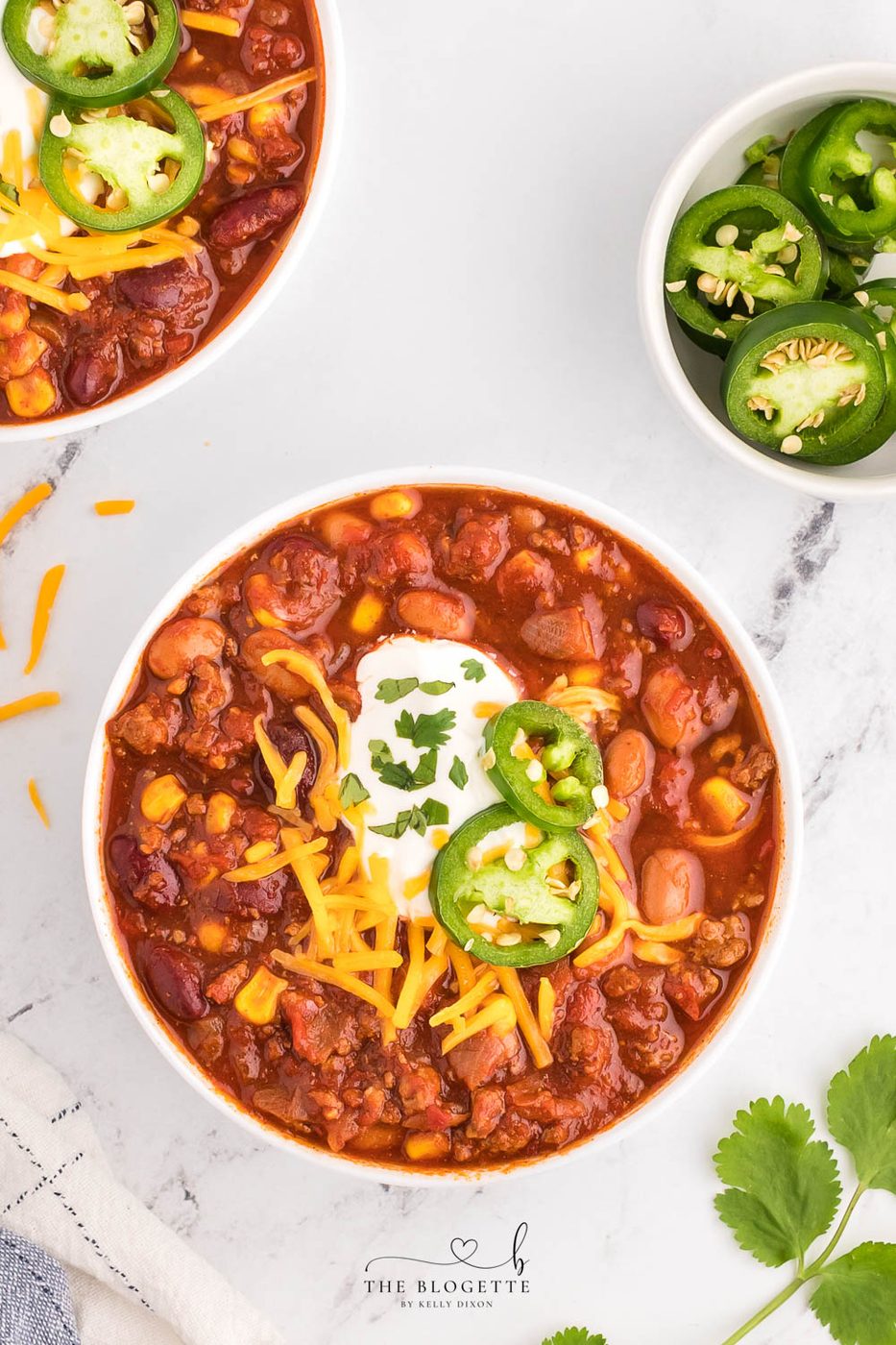 This is an straightforward slow-cooker chili recipe! The low and slow cooking process creates the juiciest and richest flavor.
