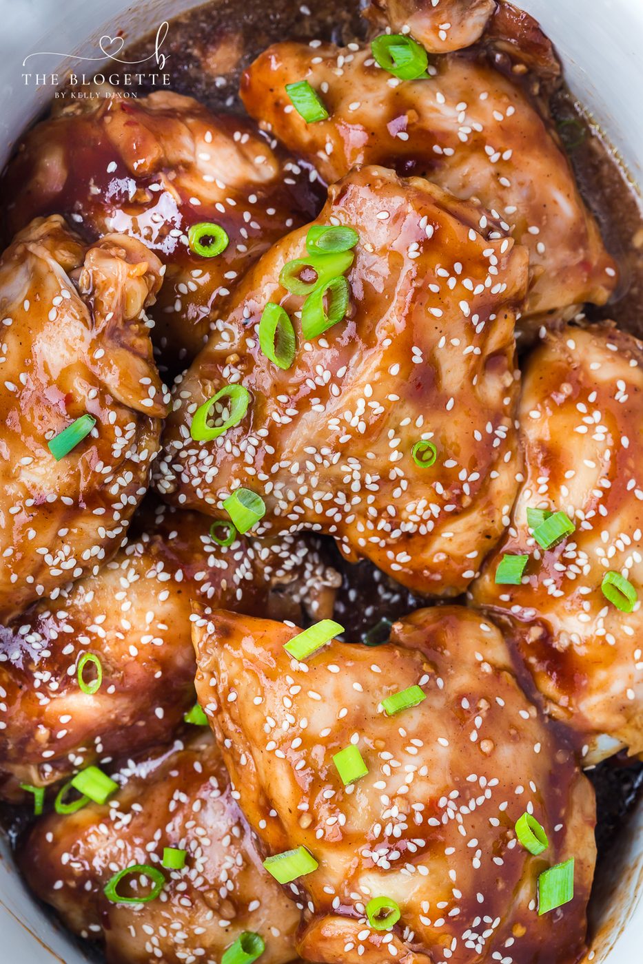 Crockpot Honey Garlic Chicken Recipe! Tender chicken thighs in a sweet and sticky sauce with a kick of heat.