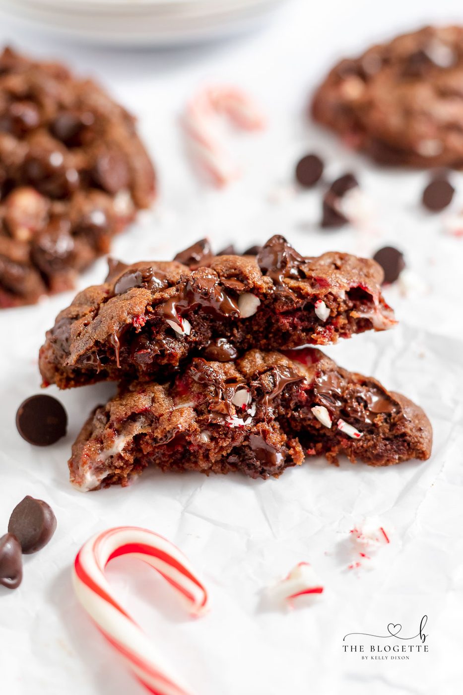 Dark Chocolate Peppermint Cookies - Candy canes in rich chocolate make this a special Christmas cookie. Just like the bakery Bakery recipe! Every bite gives you that warming, holiday feeling!