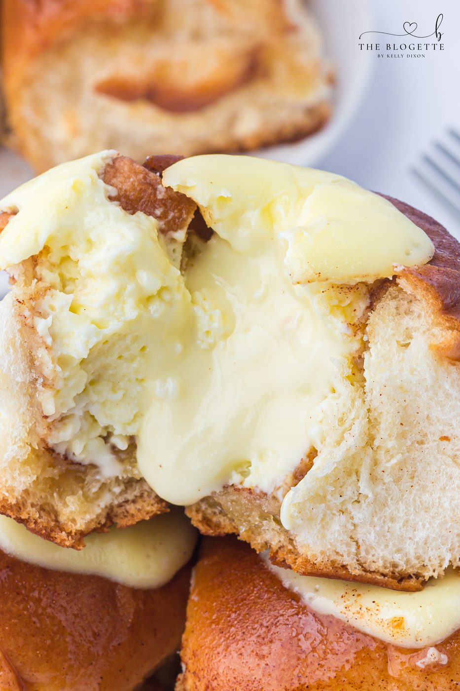 Make these Hawaiian Cream Cheese Cinnamon Rolls with Hawaiian rolls, cream cheese, and cinnamon topping. An straightforward viral recipe!