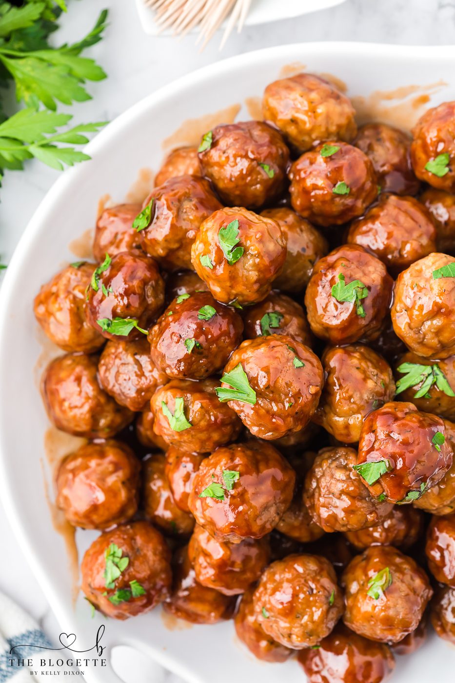 Speedy and straightforward Honey BBQ Crockpot Meatballs - simple ingredients in a slow cooker, the slow-cooker does all the work.