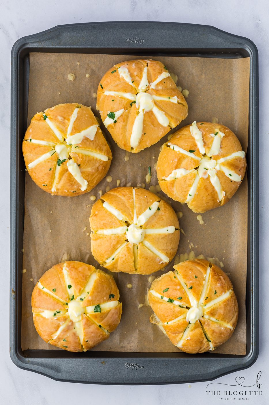 Korean cream cheese garlic bread