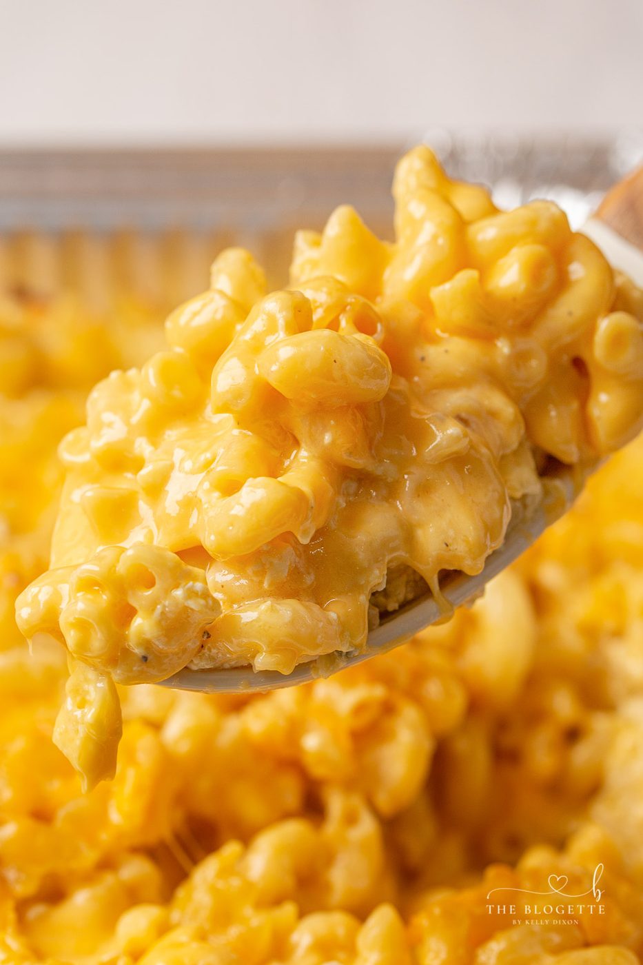 This baked macaroni and cheese is a family favorite recipe, loved by both children and adults. Well-balanced for a comforting dinner or as a holiday side dish!