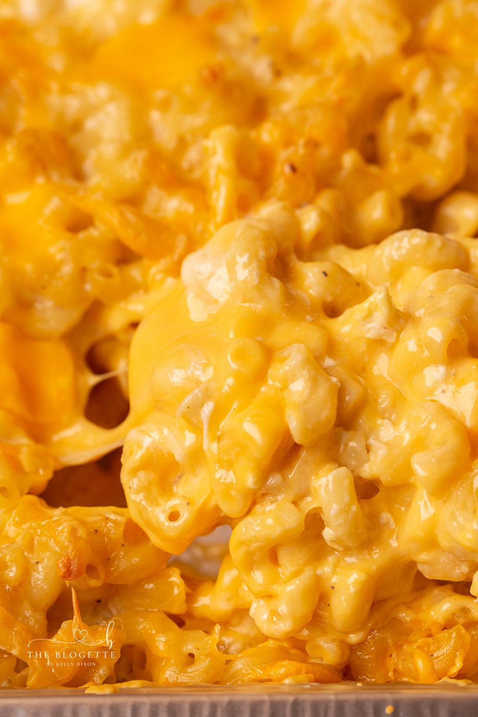 This baked macaroni and cheese is a family favorite recipe, loved by both children and adults. Well-balanced for a comforting dinner or as a holiday side dish!