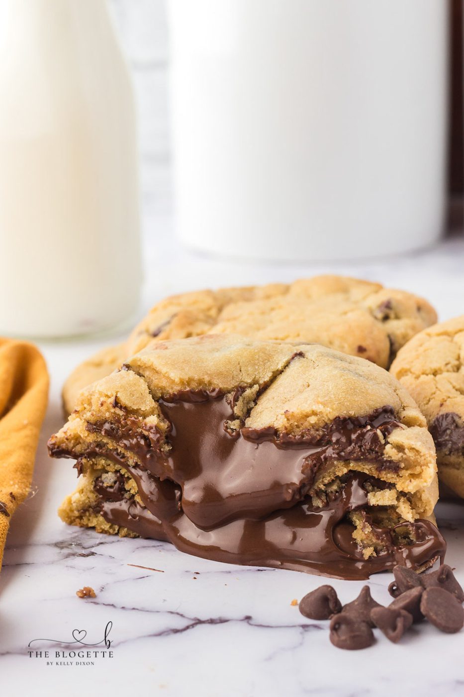 Chocolate-hazelnut spread Stuffed Chocolate Chip Cookies