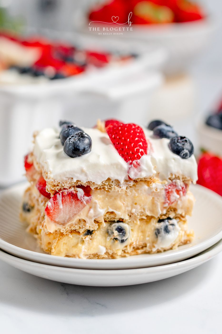 No-bake Patriotic Icebox Cake! Layers of berries, graham crackers, and a creamy pudding mixture and refrigerated to perfection.