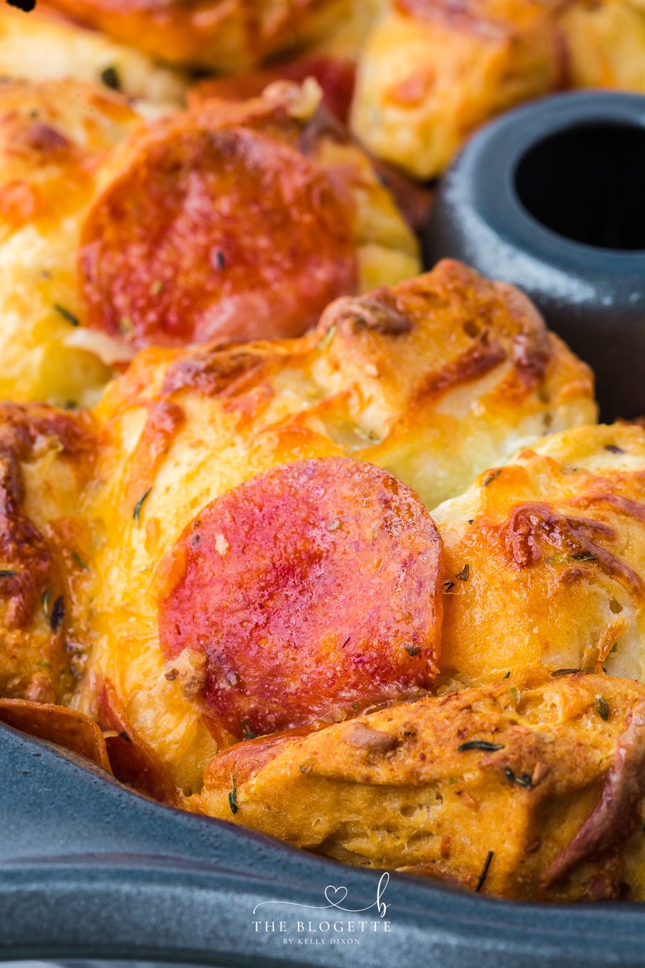 Straightforward Pull-Apart Pizza Bread! It has the well-balanced combination of melted cheese and pepperoni.