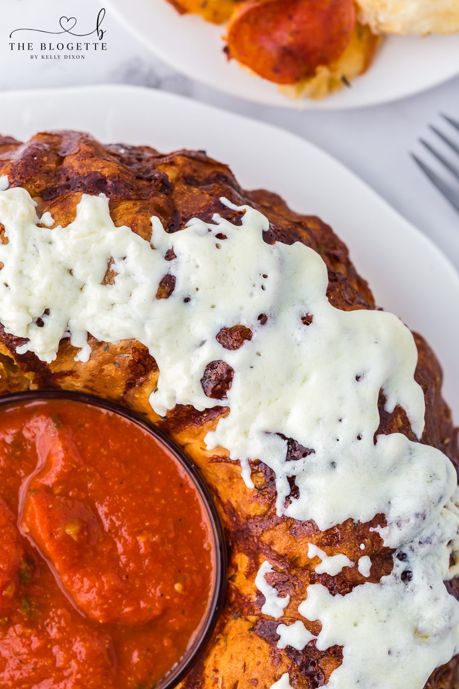 Straightforward Pull-Apart Pizza Bread! It has the well-balanced combination of melted cheese and pepperoni.