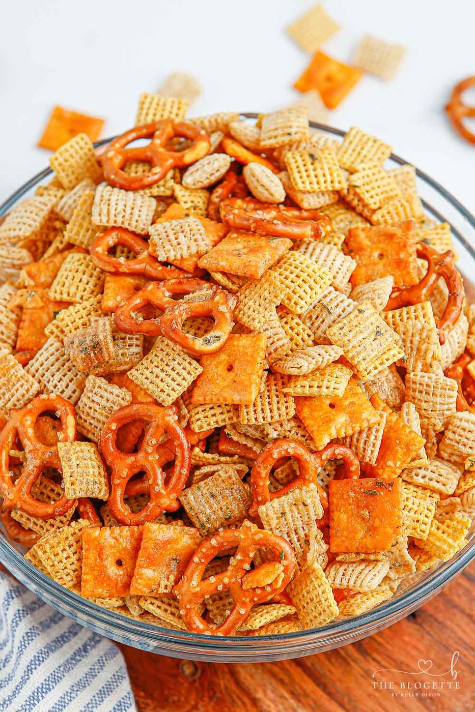 Ranch Chex Mix is an straightforward snack recipe made with Chex cereal, pretzels, and Cheez-Its! It's wonderful for get-togethers any time of the year.