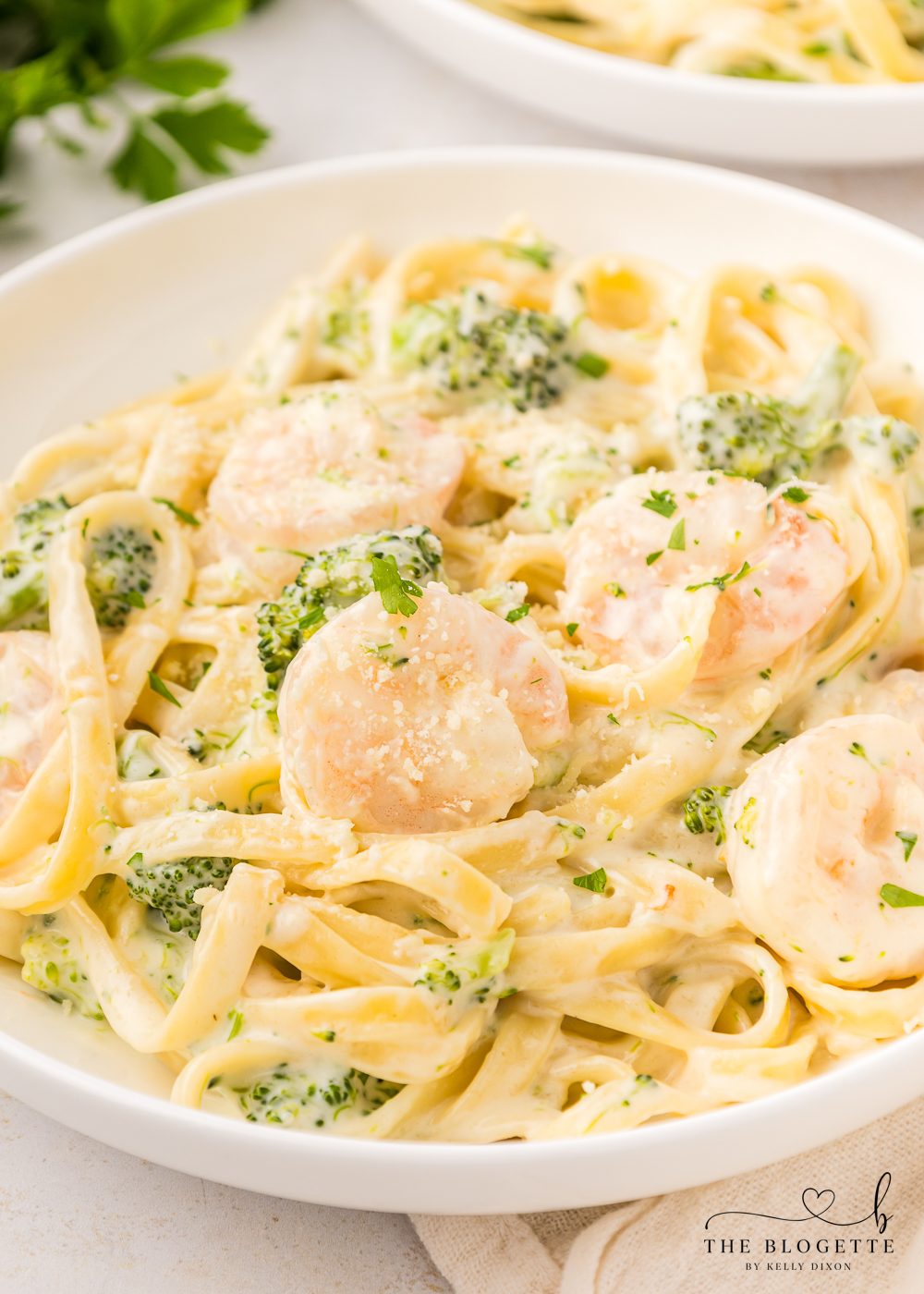 Shrimp Alfredo made with fettuccine, broccoli, and a speedy and straightforward from-scratch Alfredo pasta sauce! Toss the ingredients in 1 pan and serve.