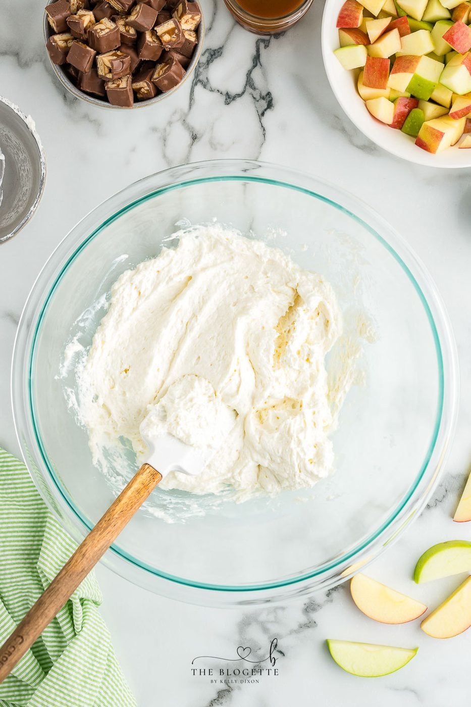 White chocolate cream sauce