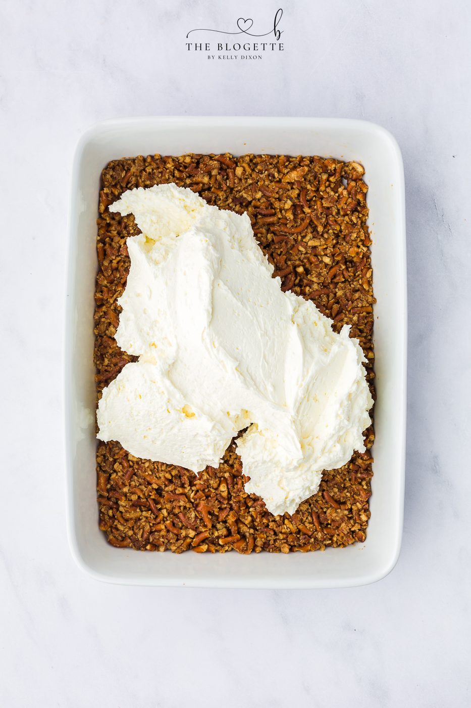 Spread mixture over the cooled crust