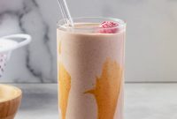 Peanut Butter and Raspberry Smoothie