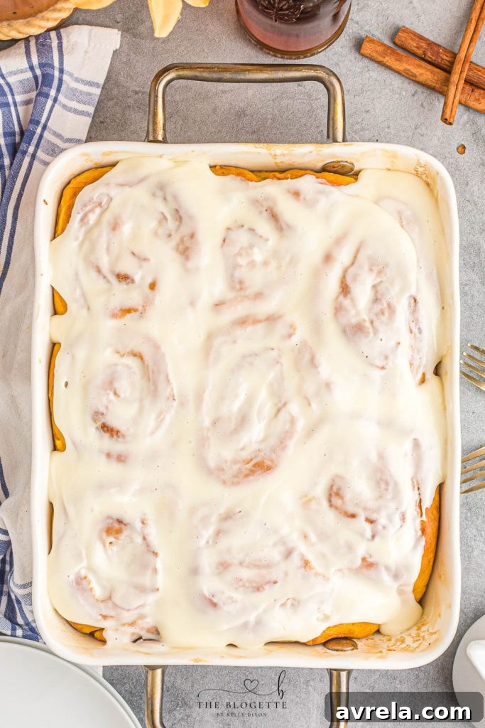 Fall Pumpkin Spice Swirls 2 Fluffy Pumpkin Cinnamon Rolls topped with an addicting homemade glaze and filled with a buttery pumpkin spice sugar blend.