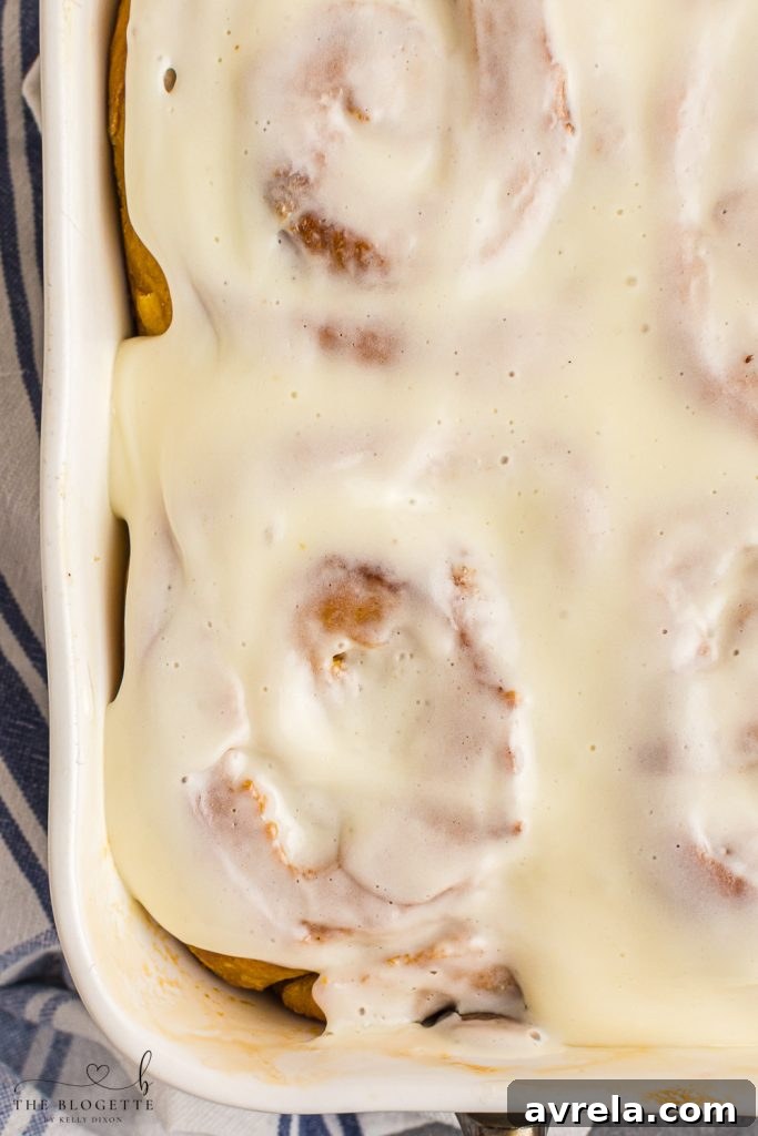 Fall Pumpkin Spice Swirls 11 Fluffy Pumpkin Cinnamon Rolls topped with an addicting homemade glaze and filled with a buttery pumpkin spice sugar blend.
