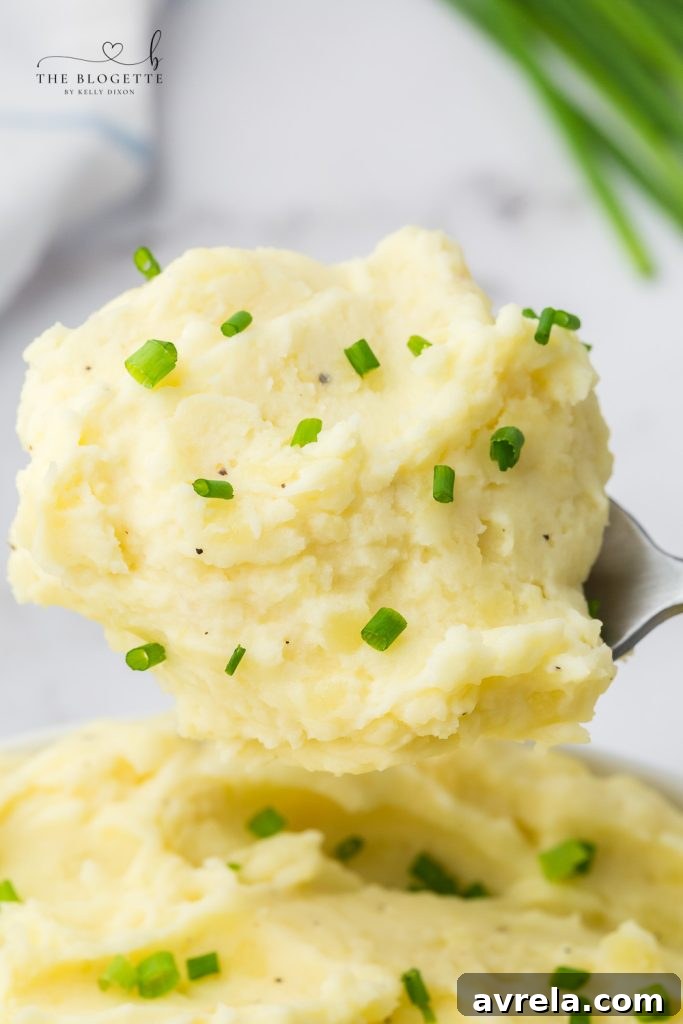Cream Cheese Mashed Potatoes - Thick and creamy homemade mashed potatoes. Great as a side dish and an absolute staple recipe for the holidays!