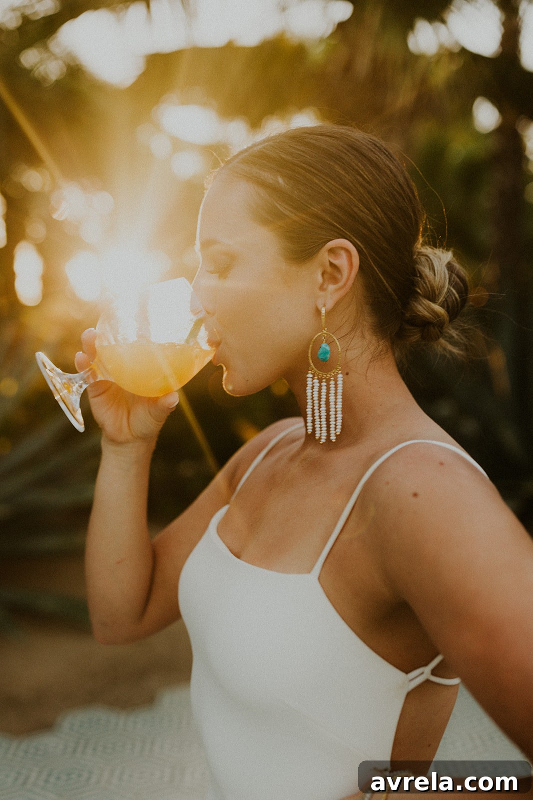 Elegant cocktail hour setup by the pool at Acre Baja, with ambient lighting