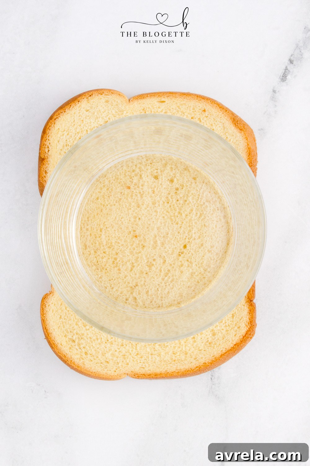 How to cut a hole in bread for an egg