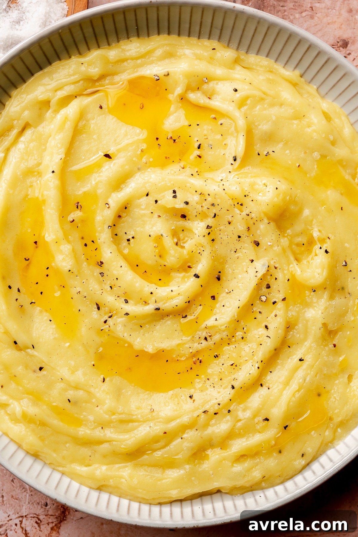 Final plated creamy buttery mashed potatoes, ready to serve.