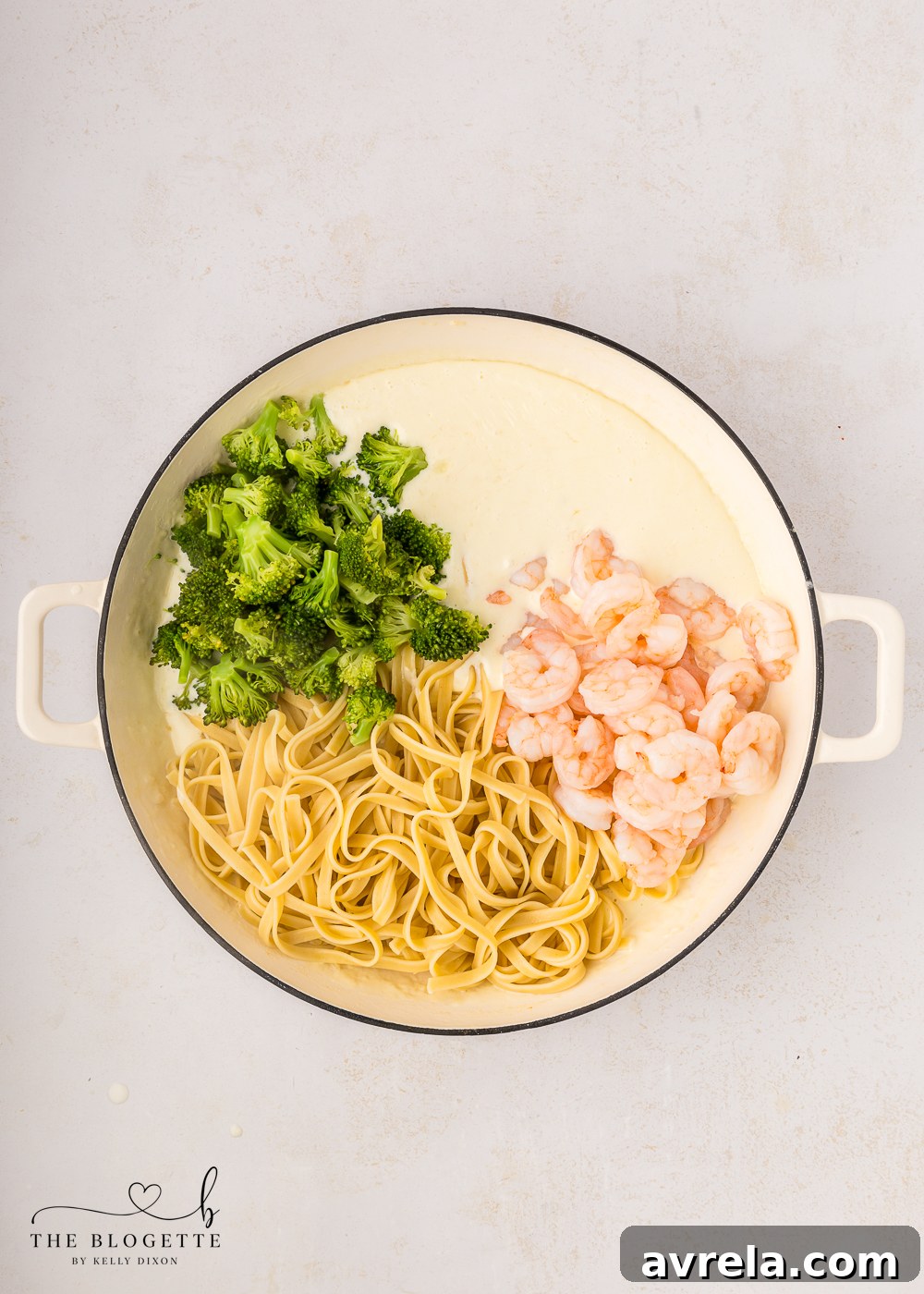 Creamy Shrimp Alfredo 7 Add the shrimp, cooked fettuccine and broccoli to the pan