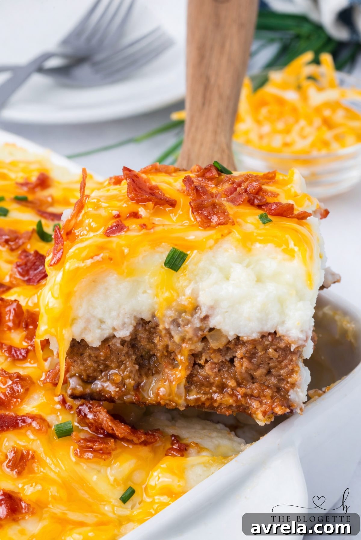 Hearty Loaded Potato Meatloaf Casserole with layers of savory beef, creamy mashed potatoes, melted cheese, and crispy bacon for an ultimate comfort food dinner.