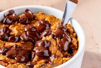 Pumpkin Chocolate Chip Baked Oats Recipe for Fall Breakfast